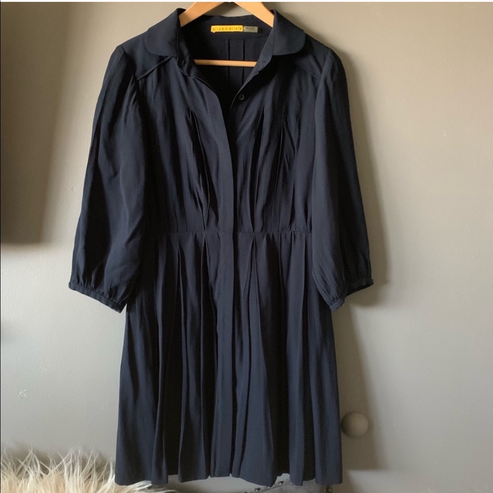 Alice + Olivia blue long sleeve pleated dress